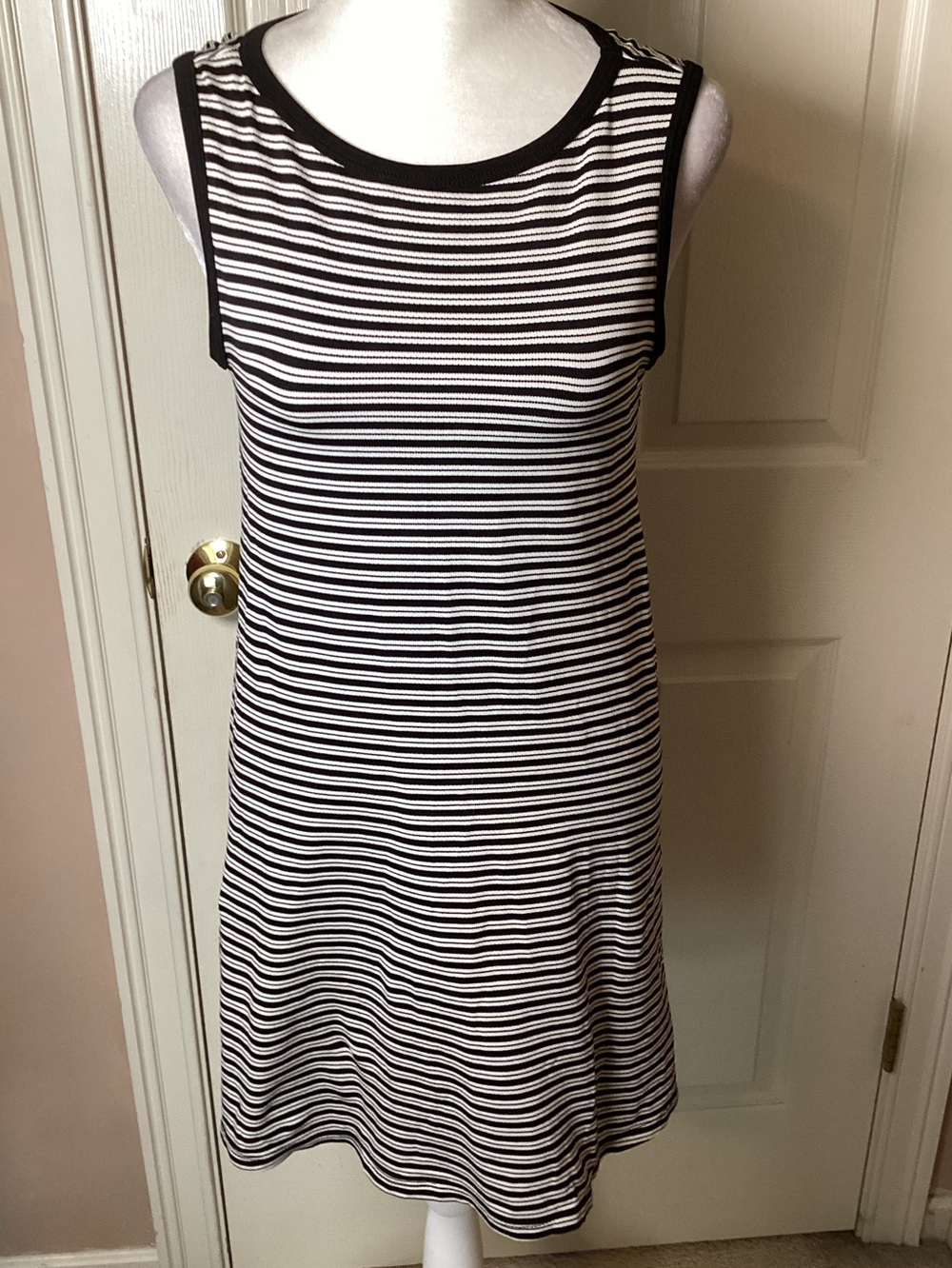 BCBG MaxAzria Black and White Striped Sleeveless A-Line Tank Dress - Large